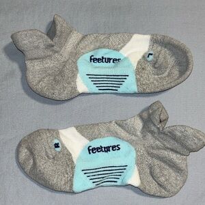 Feetures Women's Gray and White Athletic Socks